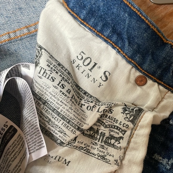 Levi’s 501s Medium Wash Jeans - Picture 9 of 11
